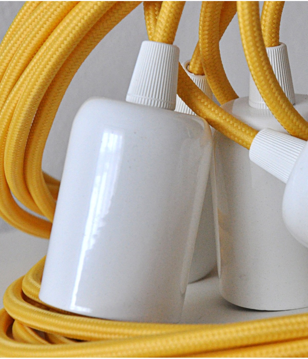 Câble électrique flexible rond gainé de tissu coloré jaune