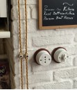 Prise 10/16A 2P+T bivalente en porcelaine blanche
