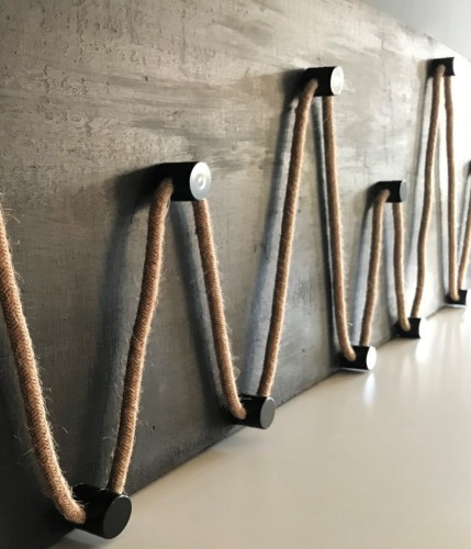 Passe-câble en plastique noir 2